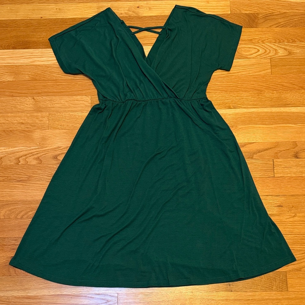 Women’s Emerald Green V-Neck Short Sleeve Dress
